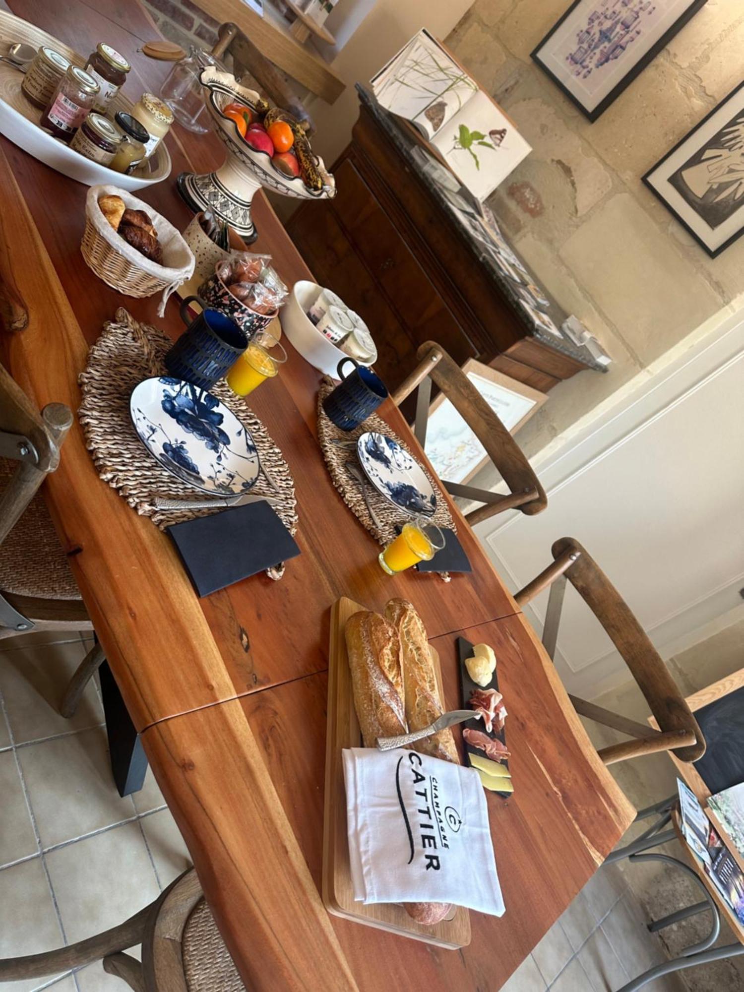 L'Artelier Dans Ma Cour Bed & Breakfast Hermonville Bagian luar foto